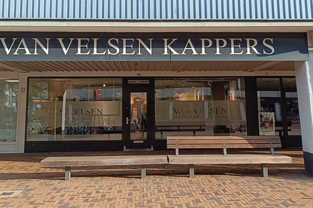 voorkant kapsalon Van Velsen